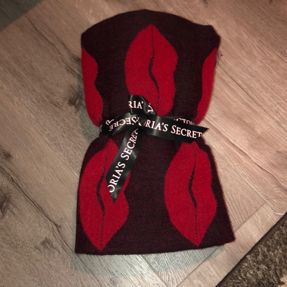 VS Lips Blanket